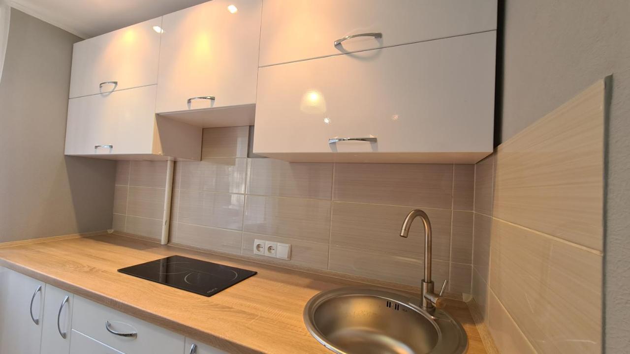 Apartaments On Vulytsia Heroiv Ato 32 Kryvyi Rih Exterior photo